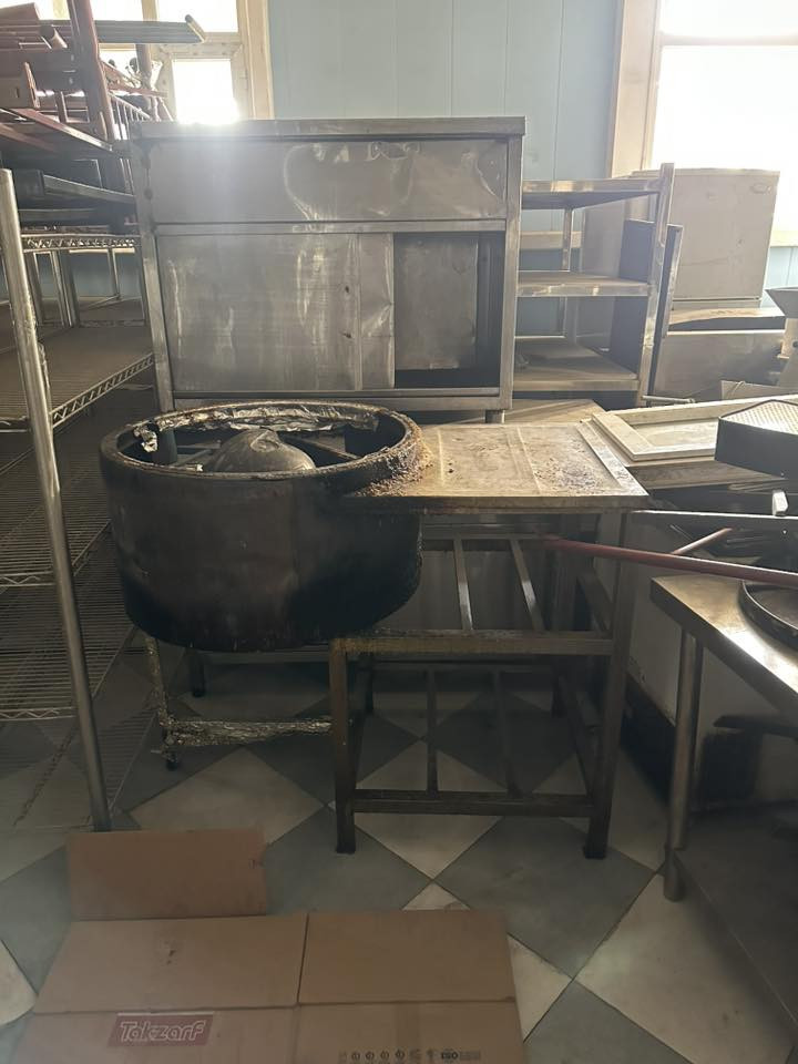 السلام عليكم الكل للبيع نظيف شغال ***********
