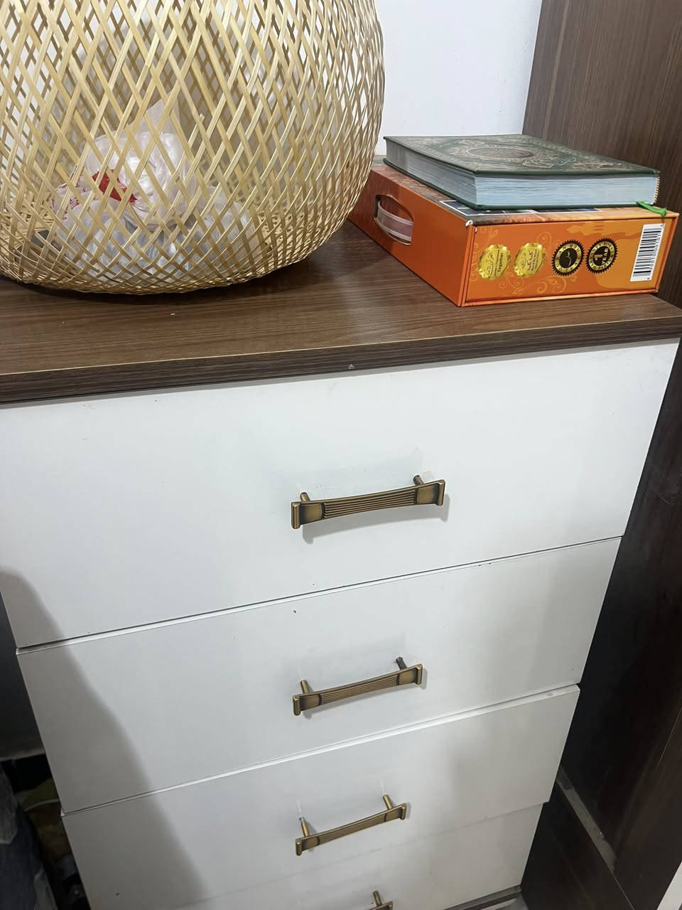 📢 أغراض بيت مستعملة للبيع🏠
السلام عليكم شباب.. عندي هاي الغراض ورايد أبيعها، والأسعار بيها مجال للشراي:
• 🛏️ غرفة نوم تركية:
• السعر: 300 ألف (وبي مجال بسيط للشراي).
• ❄️ مجمدة رويال (Royal):
• الحالة: كولش ممتازة وتجمد ثلج فول.
• السعر: 200 ألف.
• 💨 مبردات حجم صغير (عدد 2):
• السعر: 45 ألف للوحدة (وبيها مجال قليل).
• ☀️ بردات سحب:
• السعر: 20 ألف للوحدة.
• 🛌 سرير نفر واحد:
• السعر: 45 ألف (وبي مجال).
• 🗄️ ميز جرارات (3 جرارات):
• السعر: 30 ألف (وبي مجال).
• 🍽️ ثلاث ماصات مع الستاند مالتها:
• السعر: 20 ألف (وبيهن مجال قليل).
• 🚲 باسكل أحمر:
• السعر: 50.
• 🚲 باسكل أزرق:
• السعر: 25.
• ⌚ ساعة:
• السعر: 5000.
ملاحظة: والأسعار بيها مجال للشراي
📍 العنوان: بابل - حي الأكرمين.
📞 للاستفسار أو الشراء اتصلوا على: ***********
