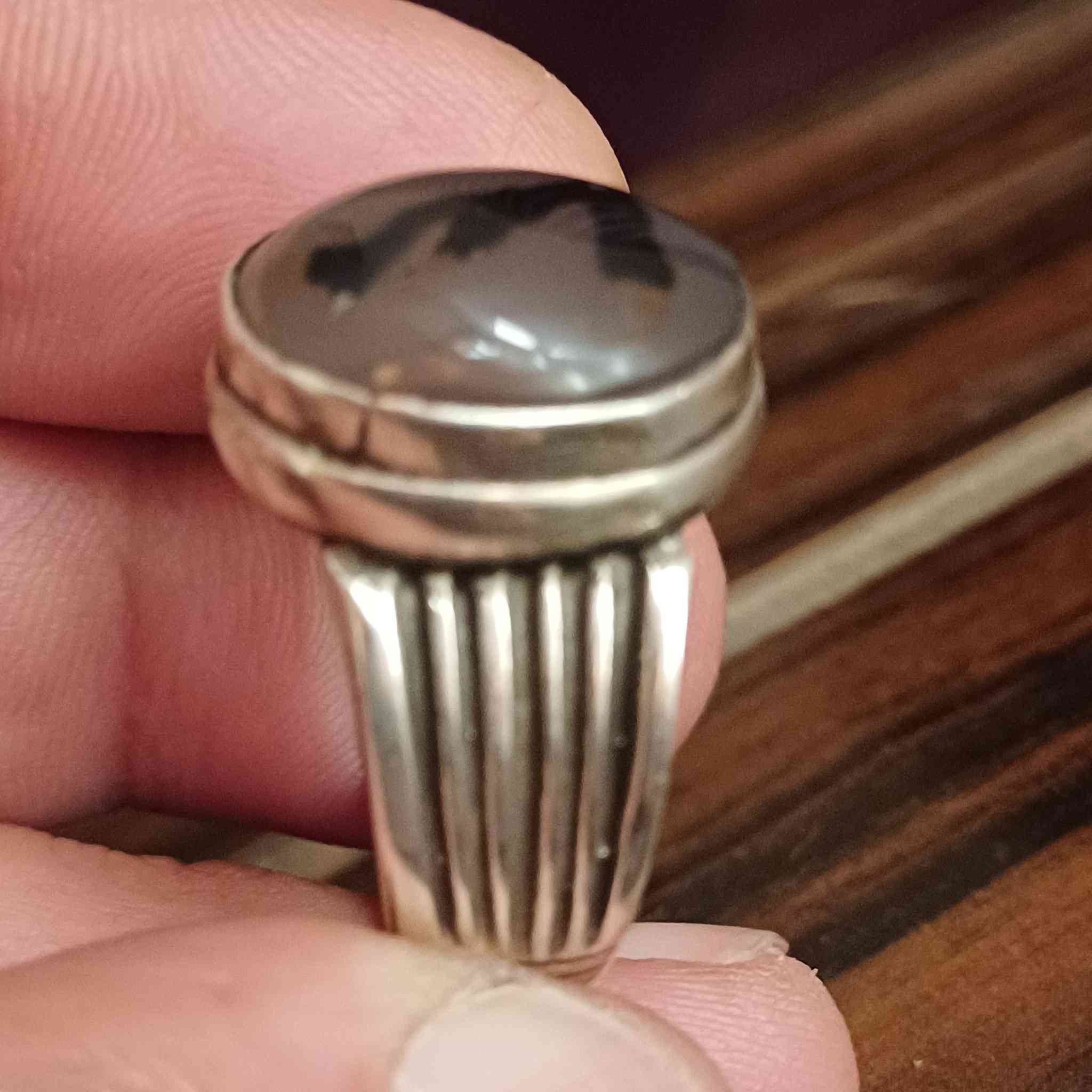 خاتم يماني قديم مصور صياغه ثقيله قياس 24/23
مراوس بقلاده فضه او زنجيل فرعوني


**إذا كنت صاحب هذا الإعلان وتريد حذفه لأي سبب، رجاءا أرسل رسالة إلى الدعم الفني**