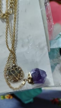 قلادة حجر • حلوة