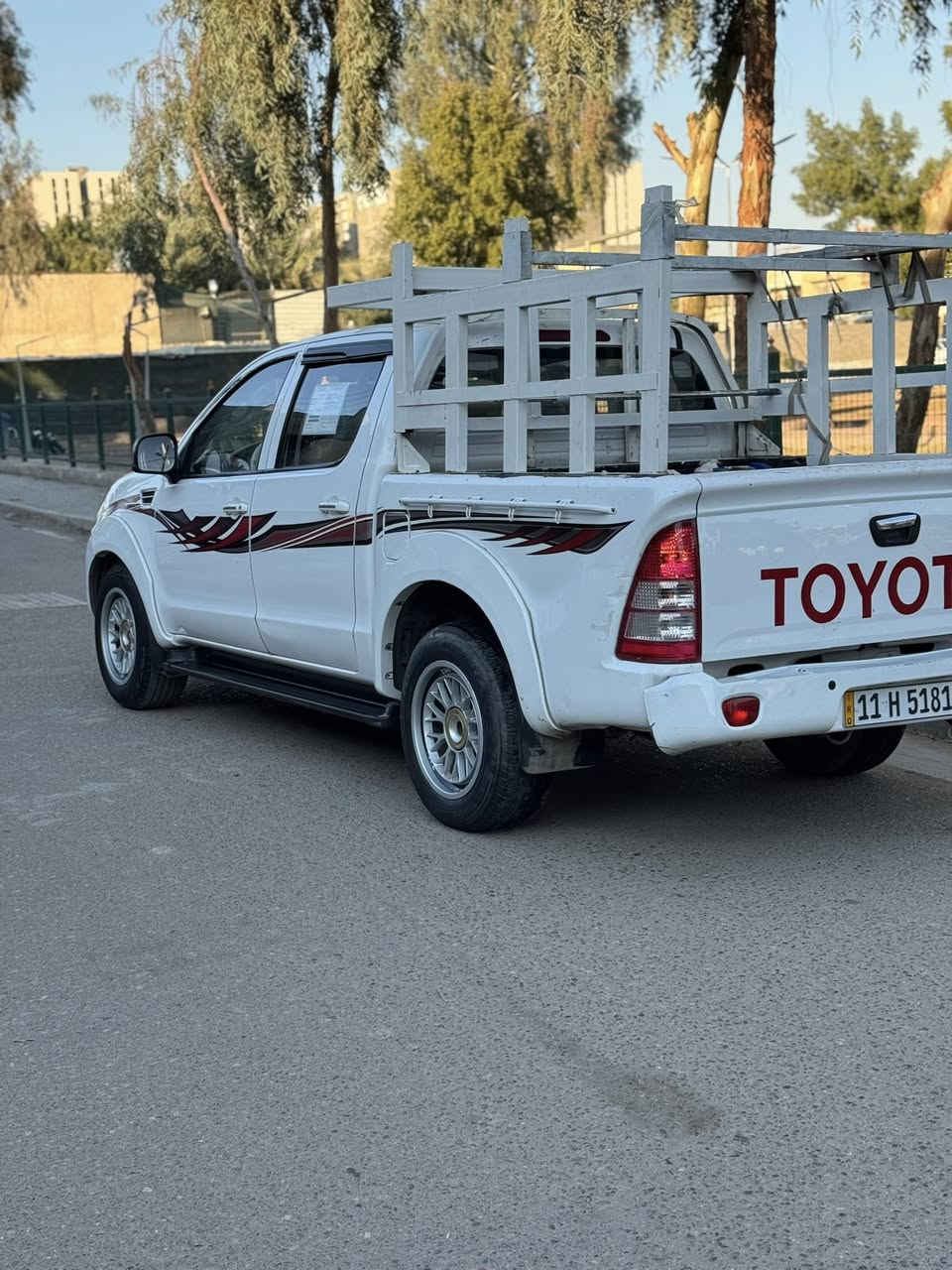 سلام عليكم 
للبيع فقط بدون مراوس 
بيكم فتون 2018 صيني سياره جديده رقم بغداد بسمي 
هزه جديده و رقم جديد 
بيها شبر بارد بالبنيد و شبر بارد ب جاملغ امامي فقط 
محرك و كير خير من الله 
تبريد شغال 
شاشه جبيره 
داخل جلد 
داخل صاج 
سياره ما نقص كلشي 
الاستفسار 
*********** 
مكاني بغداد الدوره
