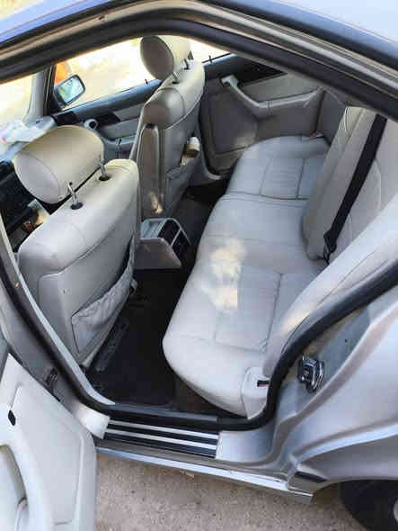 ،BMW    1992   525
سلام عليكم سياره جاهزه مكفوله كفاله عامه ماعده مصبوغه جماليه مكينه وكير وحداديه وتبريد خير من الله سياره ماناقصه  حبابه  السنويه لل ،2030 بسمي السعر 85 ورقه وبيه مجال بسيط
‏‪0783 113 9802‬‏
