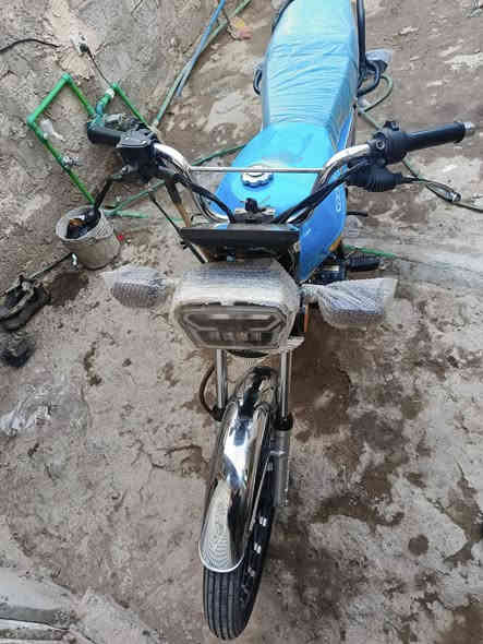 سلام عليكم دراجه للبيع خمسه كير نضيفه كلش اوراق كامله مكاني بغداد حسينيه *********** سعره 790 وبيه مجال للطيبين
