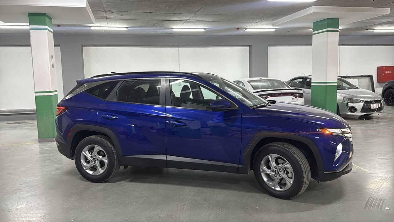 توسان 2023 وارد أمريكي رقم بغداد ترقيم جديد ماشيه 60 الف حادث حافه البنيد وربع دعاميه  وصاير صبغ بحافه الجاملغ والباب دواخل كلها سليمه وكله صلي ايرباك ستيرن السياره جديده جدا بالعافيه ع الي ياخذها 
بصمه 
اشاير مري
كشن كهرباء + تدفعه كشنات
صندوق كهربائي
4 وضعيات قيادة 
رادارات 
تشغيل عن بعد 
وبيها بعد هوايه مواصفات السياره جاهزه من كلشي وتخم تاير جديد قبل يومين شديته مصترف عليها فلس 
سعرها 195 بيها مجال قليل مكان السياره كراده داخل 
رقم هاتف ***********
