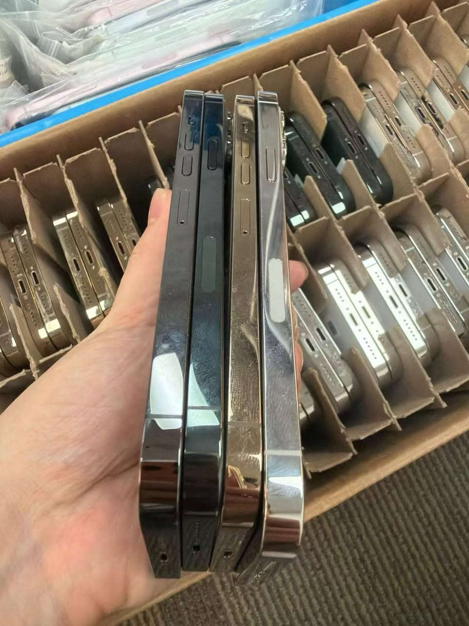 iPhone 13promax 256 used 
GradeAB LL/A mix color


**إذا كنت صاحب هذا الإعلان وتريد حذفه لأي سبب، رجاءا أرسل رسالة إلى الدعم الفني**