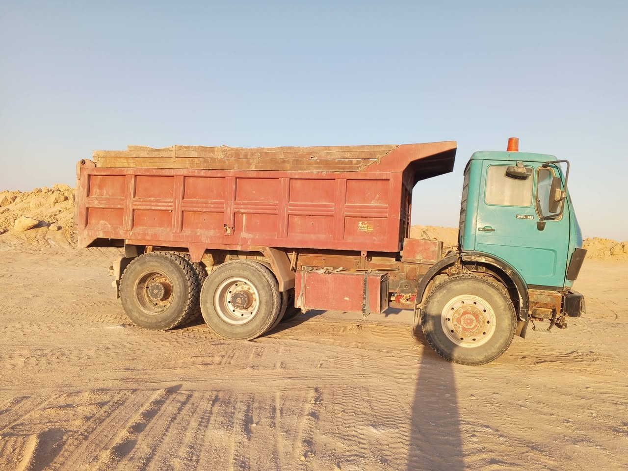 السلام عليكم للبيع سياره البي موديل 75 محرك 28 على شرط كير 160 على شرط مجموعه نص جييئف تخم تاير 24 قمارة نضيفه 100/100 تبريد شغال حداديه على شرط كهربائية كله شغاله رباط عدل السعر 135 وبيه مجال الشراي يتصل ***********
