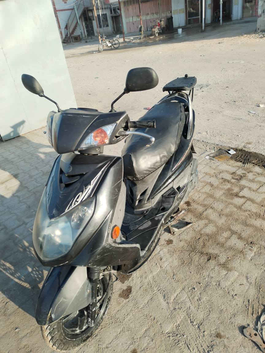 دراجه سكنز ياباني  فحل نوزل كهربائيات كلشي شغاله مانقصها شي تايرات جدد مابيها نقص للبيع السعر ٧٠٠ التواصل على الرقم
***********
مكان حي العامل  سوق الاخير كربلاء, العراق
