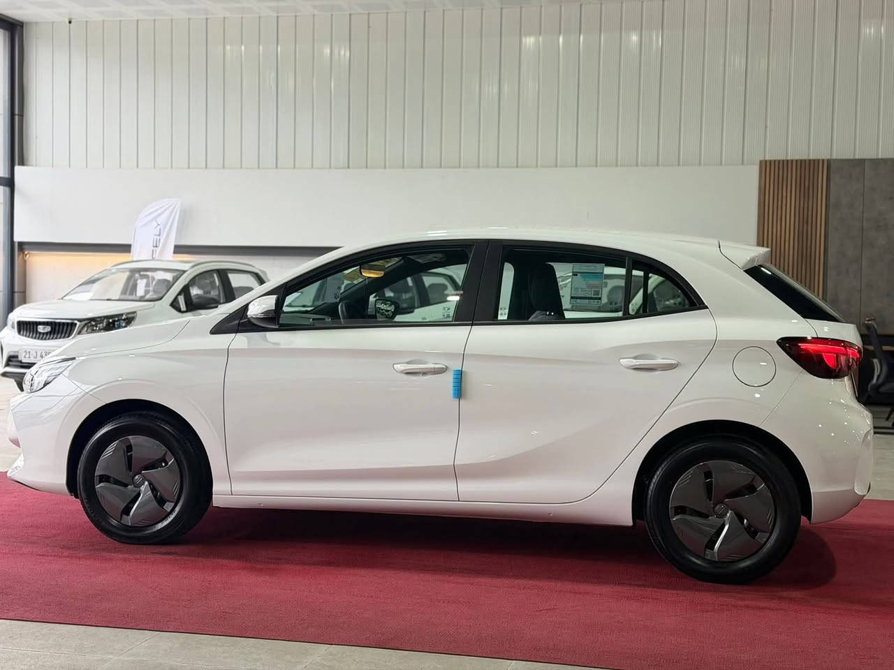 MG 3
2026
ته نها 750 كيلومتر رؤيشتووه 
زه مان شركة 6سال 
سعر ته نها 99$ 
ژماره كاتى 2 مانگ و 10 رؤژى ماوه
شوين هه ولير 
***********
***********
مواصفات ستاندرد 
گيچ الكترونى 
شاشه گه وره 
كاميرا 
حساس دعامى دواوه 
سوكان ڤوليوم 
ئاوينه إشاره ت 
لايت ليد 
لايت كهرباء به رزو نزم 
دژه خليسك تراكشن 
دبل گير أوتوماتيك و عادى 
بگ لايت ليد 
بلاجكتور 
زؤر مواصفات تر......
