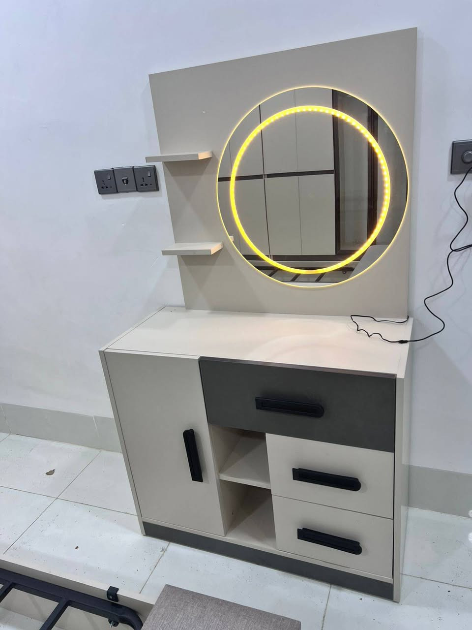 ***********
 واتس
