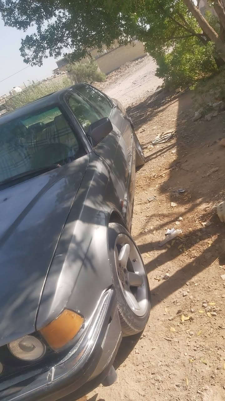 بي ام 730 8 شاد محرك وكير واكسل 40 باب طويل 
رقم بغداد  ويل بيها شعاع هاذه الويل بدلته لبيع السعر  40بيها مجال 
او مراوس شعندك نزل 
#ياالله


**إذا كنت صاحب هذا الإعلان وتريد حذفه لأي سبب، رجاءا أرسل رسالة إلى الدعم الفني**