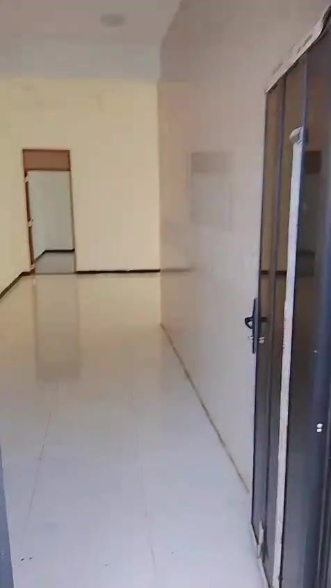 عليكم السلام دار للبيع مجمع الرحمن شارع 16 100 متر طابق واحد بناء درجه اولى البيت زيروم ما مسكون وبسعر 88 تنازل شركه 
***********
