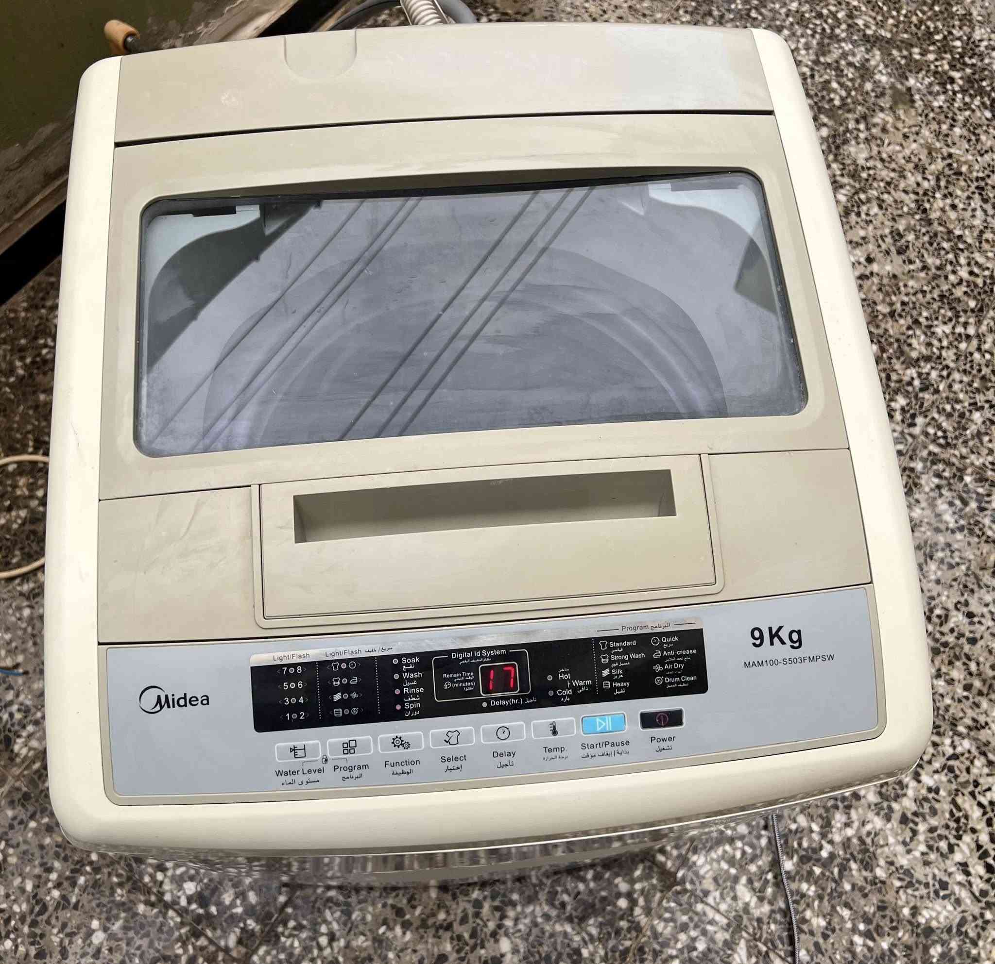 سلام عليكم غسالة اوتماتيك نوع ميديا 9 كيلو نظيفة بلاد شغالة مابيها اي نقص   ***********
