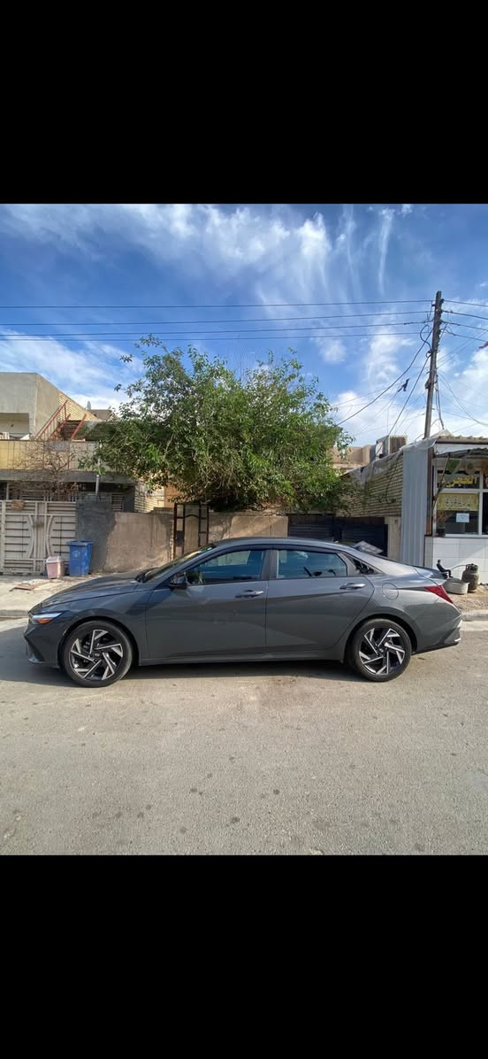 للبيع النترا مستعجل ع البيع والسعر مناسب ١٣٧ وبيها مجال بسيط موديل ٢٥ بصمه وتسغل عن بعد وسياره زيرو وبيها باب وجملغ بدل نفس الون وطرف البنيد الي من صفحه جملغ صبغ فقط مكفول الباقي ابيعلك ع سونار ‭٠٧٨١ ٢٩٣ ٣٢٨٤‬ مكاني بغداد حي العامل
