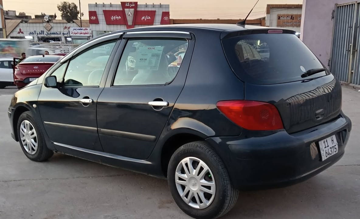 بيجو فرنسي موديل 2006 سياره جاهزة من كلشي كير محرك صدر تبريد مكفولات تخم تاير حته ثلاجه شغاله بيه صبغ حزام مكفوله من ضربه جماليه فقط بيه سونر ويه صور موجود سعر 55 بيه مجال قليل شراي يتصل مكاني بغداد رقم ***********
