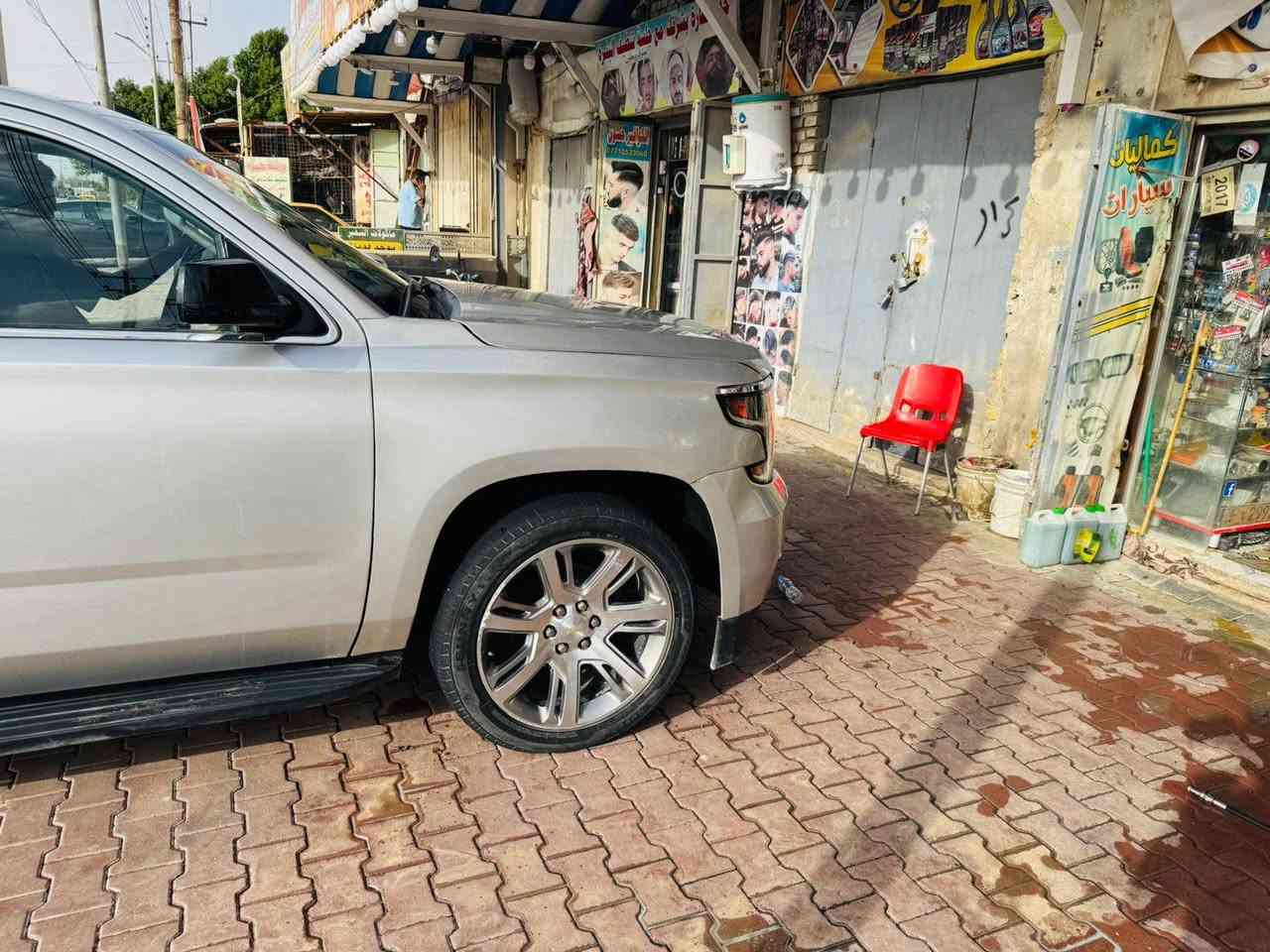سلام عليكم شوفر ليت تاهو موديل 2017 فول موصفات 
واحد ع واحد LTZ 
رقم سنويه كله جديد طبق اصل 
كفاله من كصه وتفصيخ قطعتين صبغ 
مكينه كير كفاله حداديه جديده تخم تأير نقص برغي مابيه 

ماشيه 113KM
السعر 155 بدون مراوس فقط مامتواجد على فيس 
رقم الموبايل. ***********العنوان ميسان
