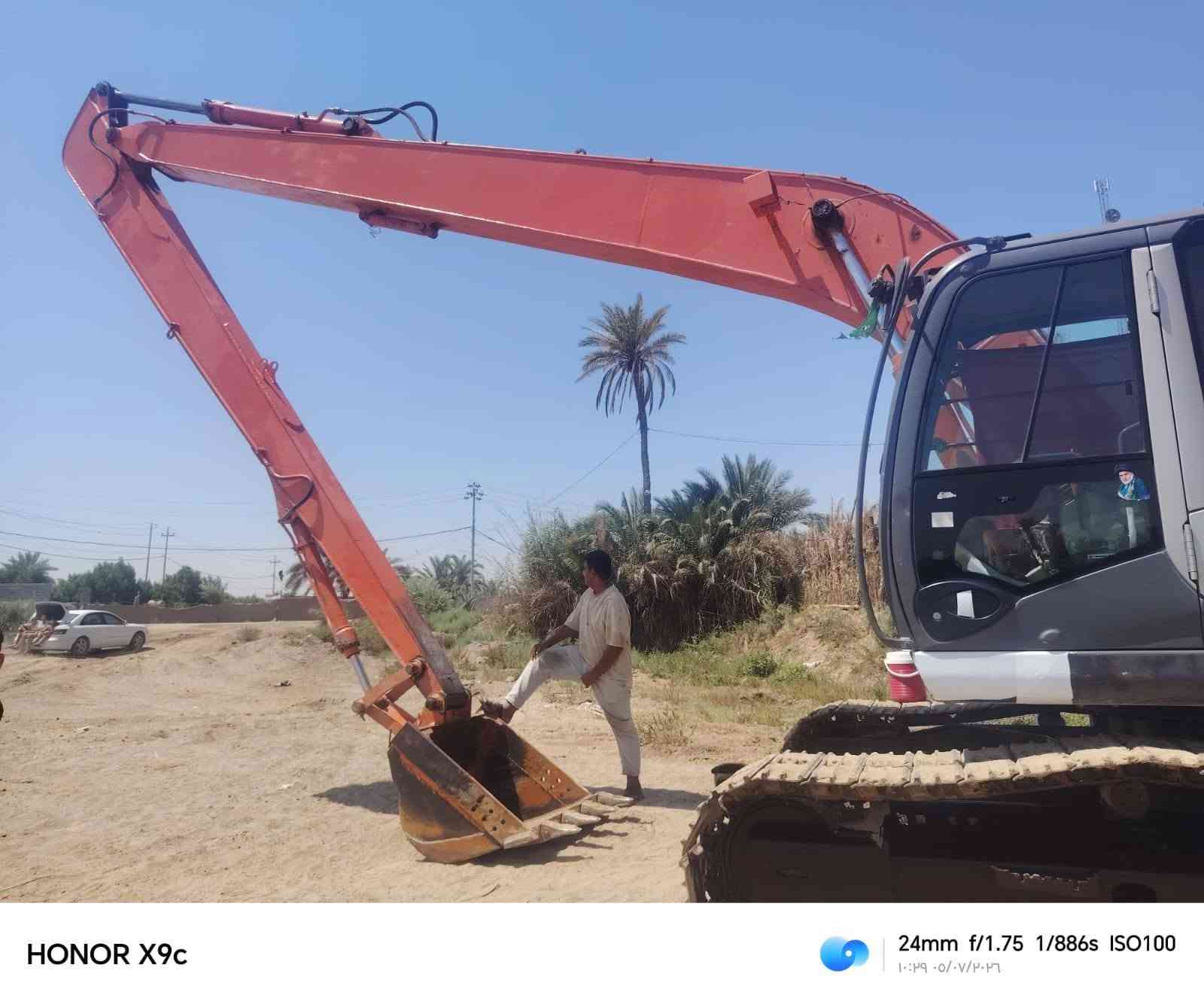 السلام عليكم حفاره للبيع ذراع طويل16 موديل ٢٠٠٧ جاهزه كفاله عامه رقم انكليزي بسمي جاهزه موبايل***********
