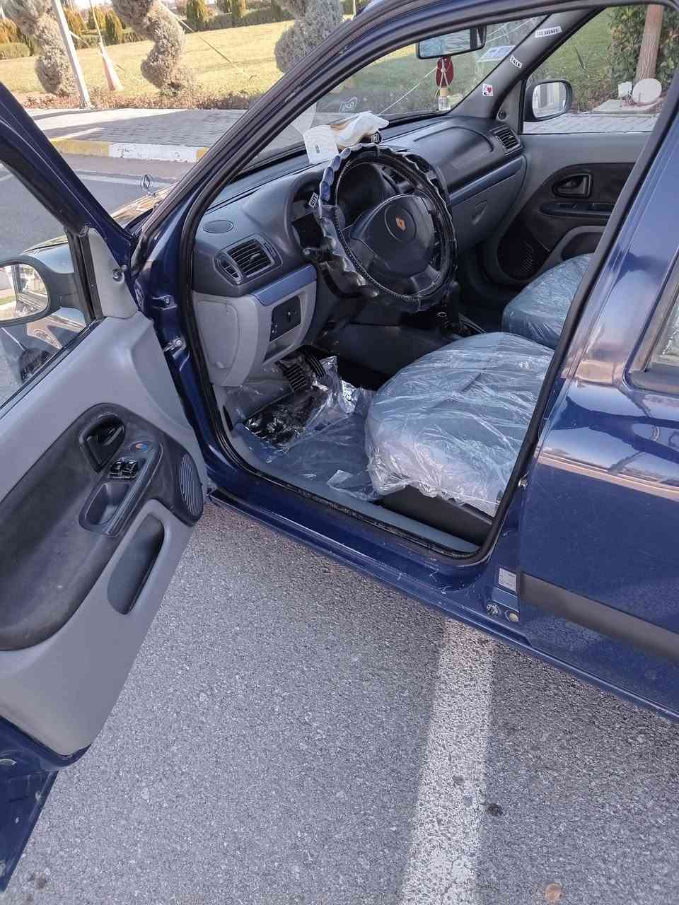 رينؤ بؤ فرؤشتن موديل 2007 تؤماتيك ته بريد كيرو مه كينه و ته بريد به شه رت 3 بارجه ي به مبه ده عموليدراوي نيه ره قه م سليماني سه نه وي تا زه يه تا 2029 ته حويل برا وه خرا مه به شه رت يه ك دينار مه سره في تيا نيه سعري 44$وه ره قه و معا مه له بؤ زا نيا ري به يوه ندي بكه به *********** السليمانية, العراق
