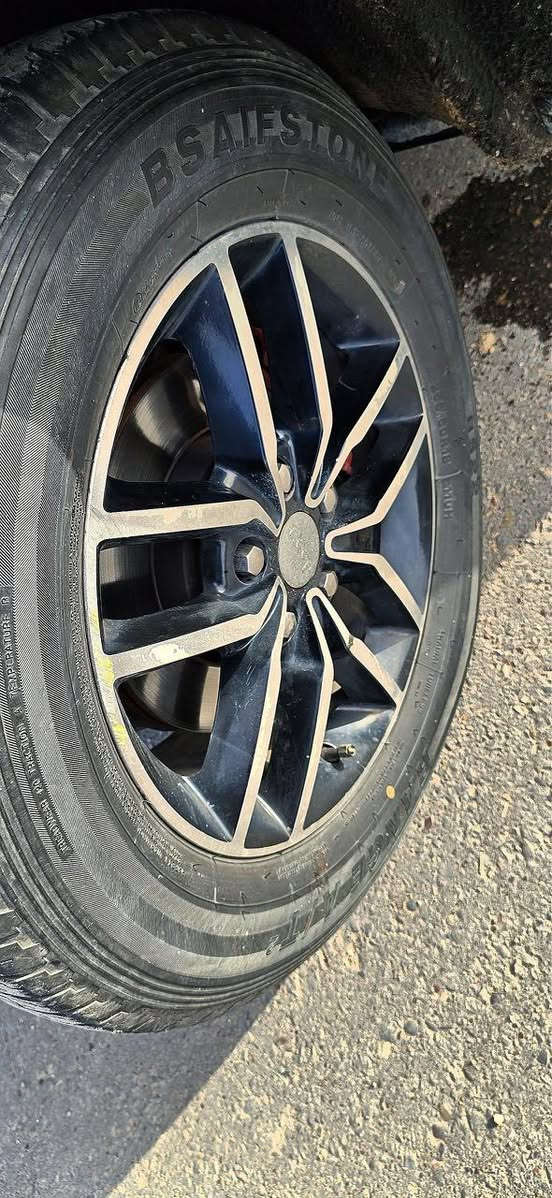 جيب لاريدو (كراند شيروكي )
2016 اصل 
امريكي رقم بغداد 
————————————-
السلام عليكم 
موصفات 
محرك ٦ سلندر
٣٦٠٠ 
تدفئه كشنات و سترن 
تبريد و تدفئه 

شاشه كبيره 8.4
ستيرن شفتات
مقاعد جلد 
تشغيل عن بعد
كاميرا 
رادار 
فول مواصفات عدا البونوراما
ماشيه ١١٩ مل
حداديه جيدا جدا 
كير و محرك جيد جدا (افحص وين ما تريد)
حاله سياره كلش حلوه 
ادامه مسوي الها هدا الاسبوع 
سياره طياره 
مكفوله من الكص و اللغد و سرقات و نقل حادث سياره بنيد و جاملغين 
بالعراق بدلو بيها باب و صبغ جماليه الاجاملغ الخلفي 
سياره حلوه و نصبتها حلوه و سعرها كلش حلو مناسب 
مكانها ناصريه مركز 
تحويل ثاني يوم
سعرها ١٦٧ ورقه و بيها مجال الطيبين


**إذا كنت صاحب هذا الإعلان وتريد حذفه لأي سبب، رجاءا أرسل رسالة إلى الدعم الفني**