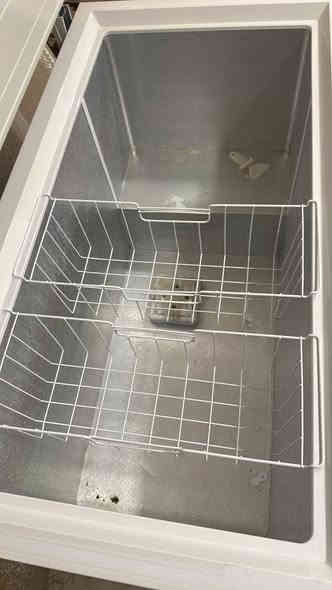 السلام عليكم مجمده للبيع اخت الجديده مادخله تصليح سعره 250. عنوان النجف حي مهندسين. رقم مبايل ***********
