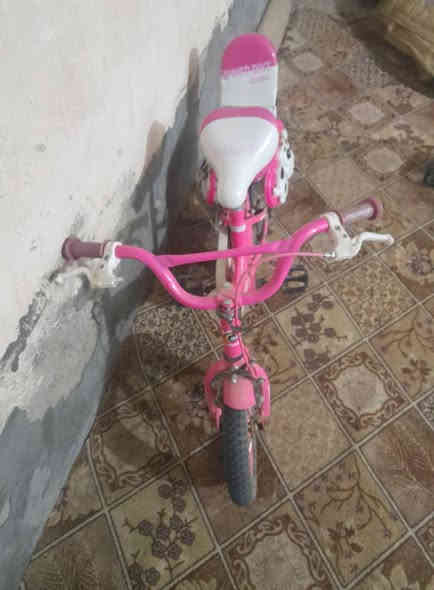 السلام عليكم 
بايسكل أطفال عمر خمس سنوات وفوق مستعمل قليل
السعر 45 وبي مجال 
العنوان كربلاء الحسينية شارع الحافظ قرب المستوصف 
الرقم *********** بس واتساب
