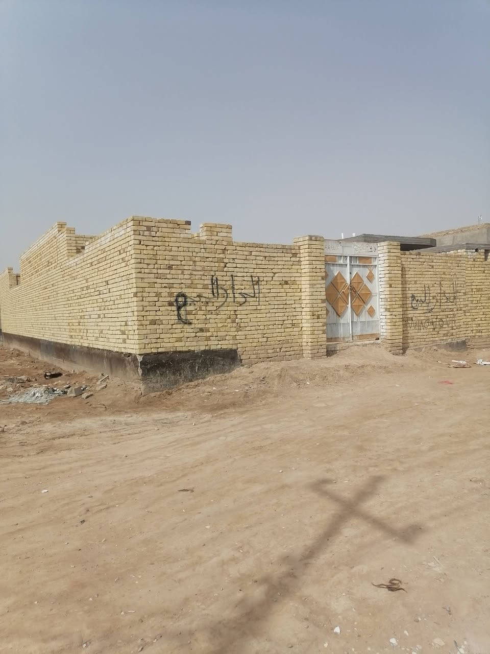 بيت هيكل بحي شهداء زراعي  عن طابو 60متر المساحه 250
غرفتين 5×4
صاله 8×5
المطبخ 5×4ونص
دوانيه 8×5
ماي ومجاري وكهرباء
وشارع 8امتار
***********
