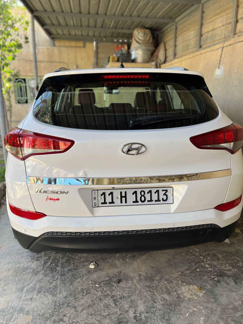 سلام عليكم 
توسان 18
رقم بغداد انكليزي 
سياره مكفوله كفاله عامه من الصبغ والتبديل 
  محرك 2000
سياره ماشيه 125
كامره اماميه
حساسات خلفيه 
كامره خلفيه 
سايد بريك رجل 
كشناتها جلد 
چكمجه ثلاجه
مكان السياره بابل تحويل مباشر 
السعر 187 وبيها مجال 
رقم الموبايل ***********
***********
