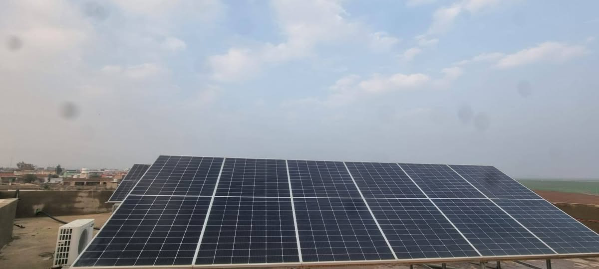 منظومة من طاقة سمارت في منزل الاب الروحي للديانة الايزيدية- منزل بابا شيخ علي
 الموقع : قرية شيخكا 

تشغيل الصباحي 25 امبير التشغيل المسائي 15 امبير 

منظومات سوفار هي منظومات ذات كفاءة عالية جدا 
تم اليوم الانتهاء من نصب منظومة طاقة شمسية 

- انفيرتر 6 كيلواط من سوفار ضمان 5 سنوات 
- بطارية 14.4 كيلواط من داينيس  ضمان 10 سنوات 
-  الواح شمسية  عدد 12 لوح 

 

# مميزات المنظومة الشمسية
-ارجاع الكهرباء للوطنية 
- تقليل فاتورة الكهرباء 
- تحسين البيئة وتقليل الانبعاثات الكربونية
- توفير الطاقة في أوقات الذروة
- المحافظة على اجهزة المنزل كون الفولطية مستقرة وتطول العمر الافتراضي للاجهزة الكهربائية   

مكتب طاقة
الموقع الاول بعشيقة حي العسكري مقابل معرض مخلد 
 *********** 
***********.  
www.taqa-smart.com 
Fadi@taqa-smart.com
 

 

طاقة_شمسية
#منظومات_طاقة
#سوفار
#HZ
#داينيس
#الربيعة
#تل_سمير
#طاقة_سمارت
#طاقة_متجددة
#انفرتر
#بطاريات
#الواح_شمسية
#نصب_منظومات
#عروض_الطاقة
#عراق
#بعشيقة
#مهندس
