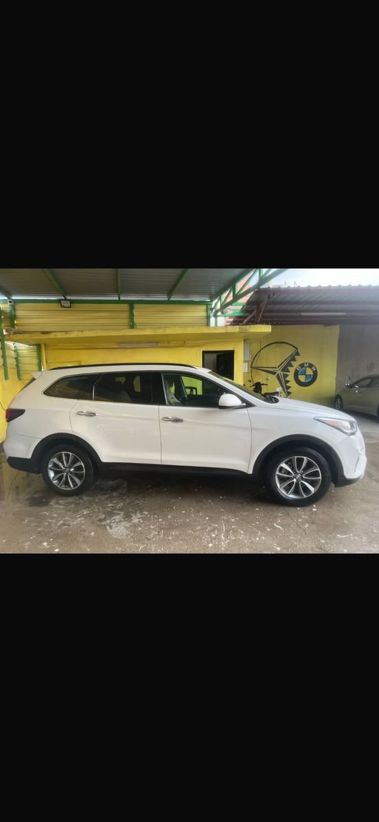 سنتافي جراند 2017
• الضرر: جام لغ يمين فقط
 • بدون دواخل
 • السيارة نظيفة
 • السعر: على الخاص للاستفسار
 • رقم الهاتف: ***********
 • باسمـي، شرط التحويل
