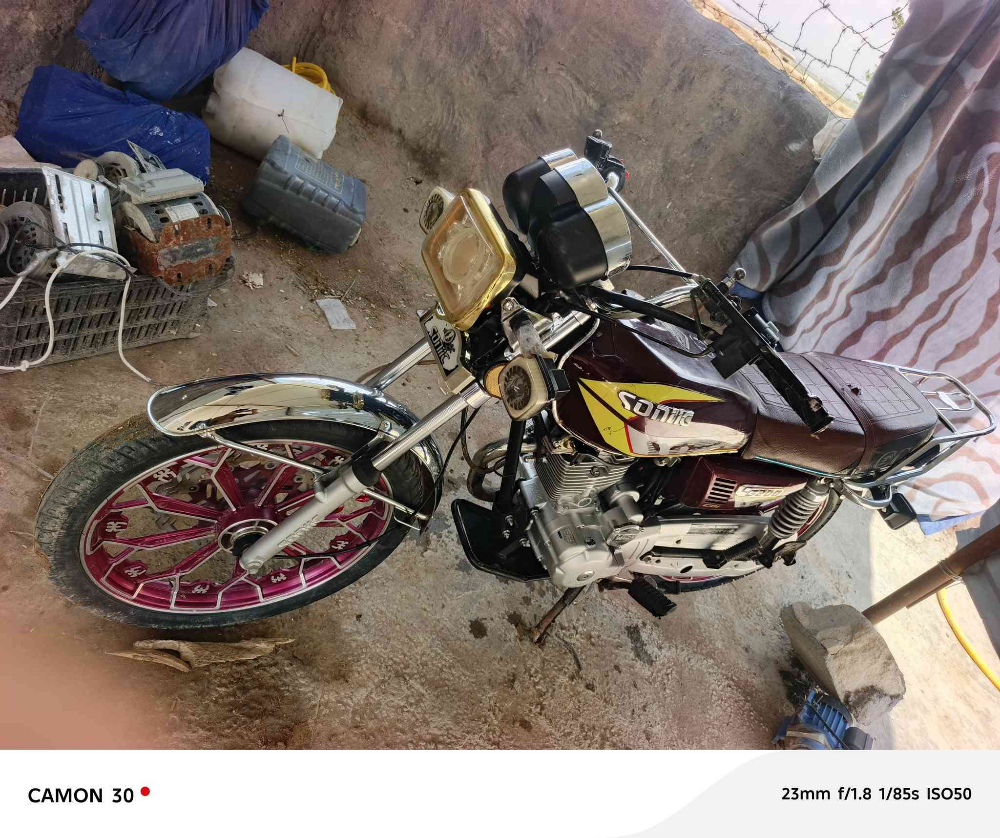 سلام عليكم دراجه سيفان البيع موديل 2024وراق محرك نضيف برقي مامفتوح بيه كهربايات ماتشتقل  بس ضفيره شقاله دراجه نضيفه كلش مكاني ميسان السعر 800 رقمي ***********
