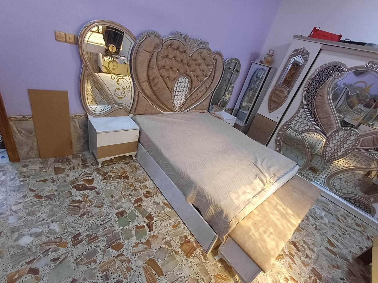 سلام عليكم غرفه تركي نضافه فول واحد عل واحد
شرط نضافه سعر ٤٥٠ بيها مجال ***********
