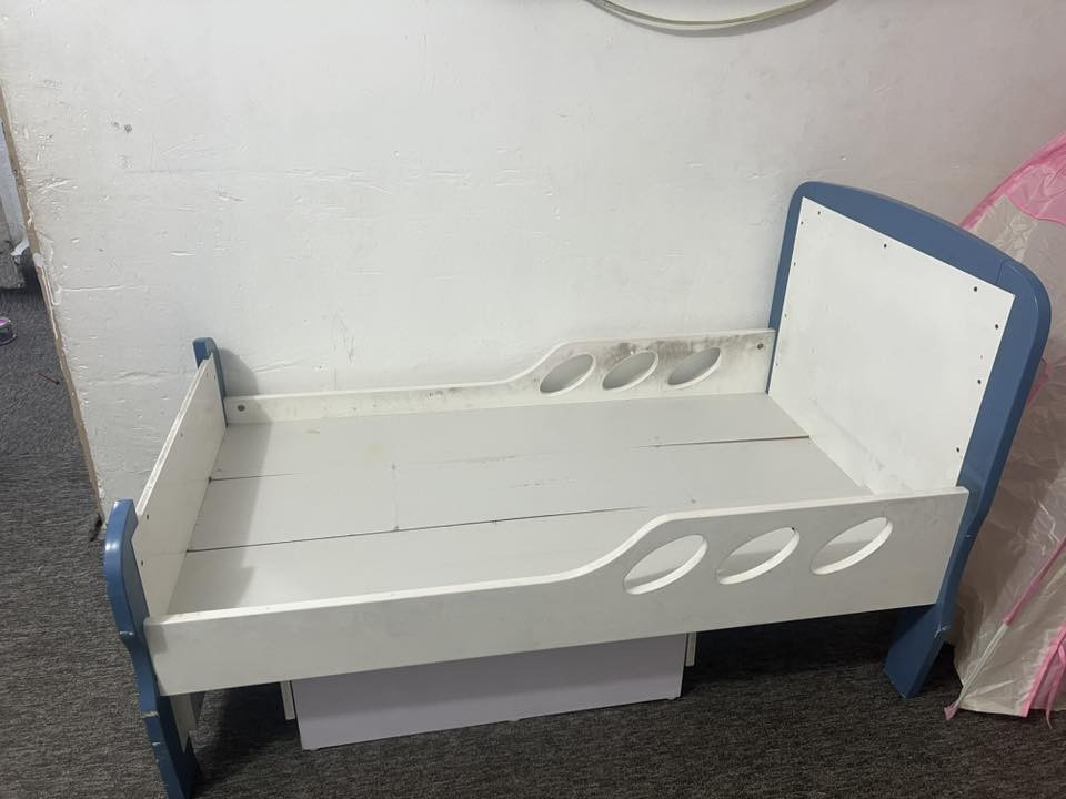 سلام عليكم اخوان عندي هاي جربايه مال طفل اوطفله  بيه جرارات لحد عمر 6 سنوات تنيم نضيفه مابيه شي قيم واخذه بما يرضي الله *********** هذا رقمي اتصل
