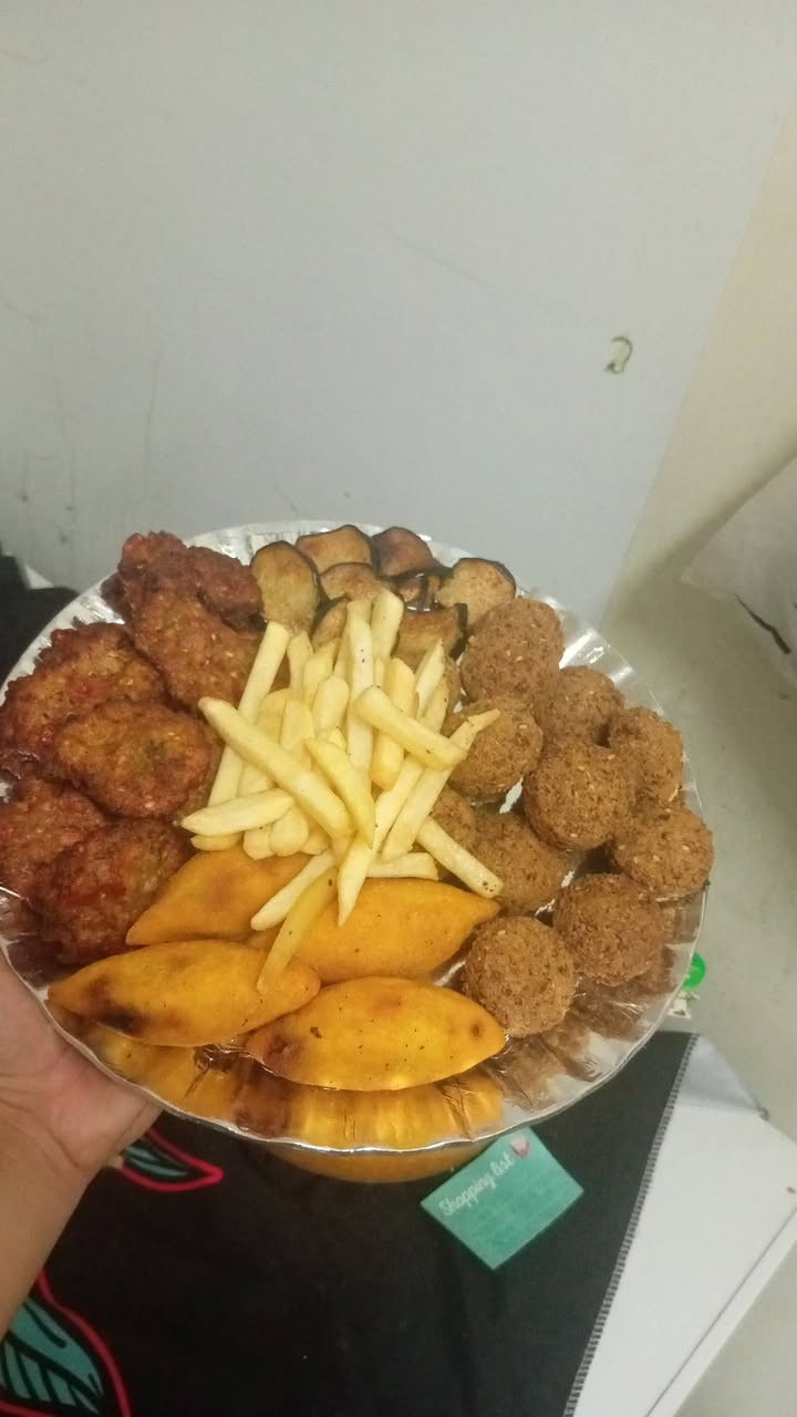 نواشف شغل بيت متوفر فلافل كبة حلب كباب عروك طرشي متوفر توصيل داخل وخارج المجمع رقم الحجز ***********
