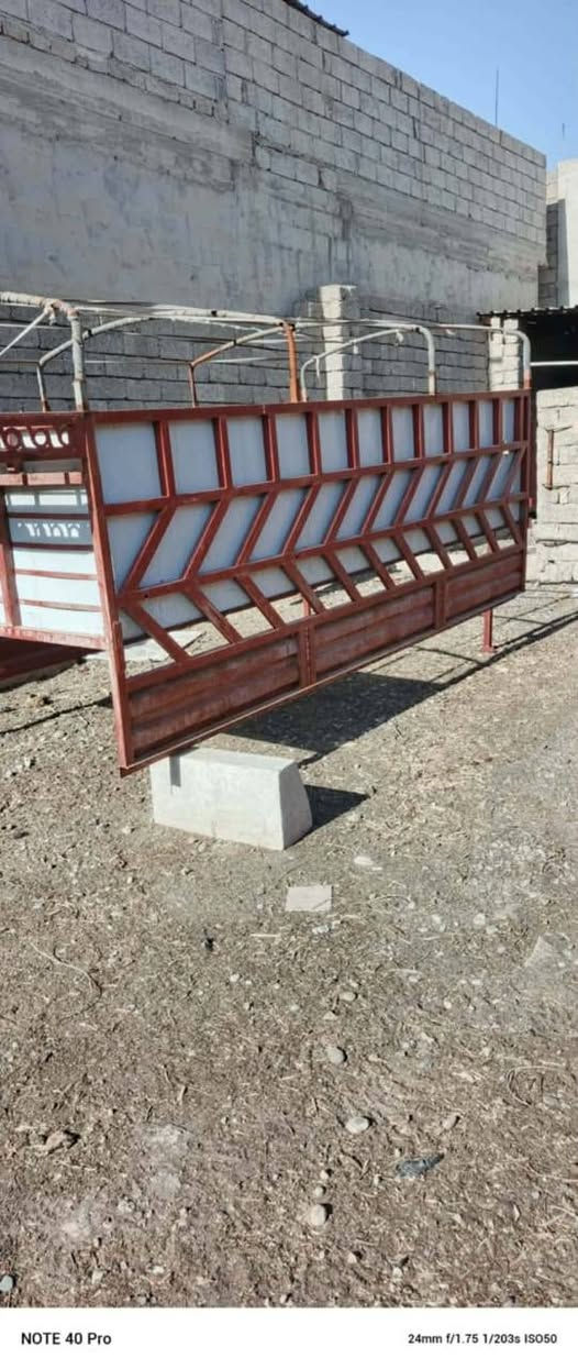 السلام عليكم اخوان هذا تشادر عندي للبيع هو والمحجل اللي يحب يشتري يتواصل وياي على هذا الرقم ***********
