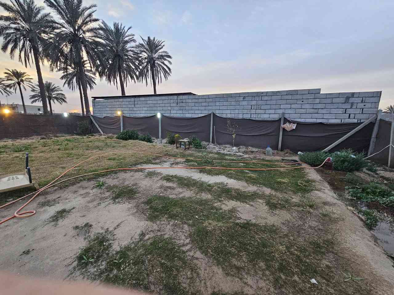 على بركة الله
قطعة ارض للبيع صنف العقار زراعي تحويل ثاني يوم المساحة 300 متر مربع الواجهة 17.5×17.5 مربعة واصل الها كهرباء وطني وبيها مي بير مسيجة بالكامل مع إنارة 
📍الموقع صلاح الدين قضاء بلد قرب الشقق السكنية قرب موقع المرور الجديد داخل فرع تبعد عن الشارع 100متر فقط موقع ممتاز تصلح بناء وتصلح حديقة عائلية 
للإستفسار ***********
