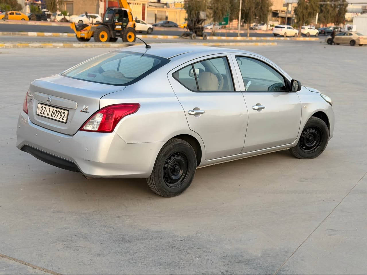 نيسان صني  هندي خليجي 
موديل 2019
سةنةوي هزة رةقم جديد 
ماشي ١٩٠ الف كيلو 
بدون صرر  حادث 
بي جاملغ بونيد سبوغ بدون دواخل 
باقي  مكفولة كفالة عامة 
مكان  كركوك رةحيماوا 
***********
*********** 
سعر  مناسب   خابر  تدلل كركوك, العراق
