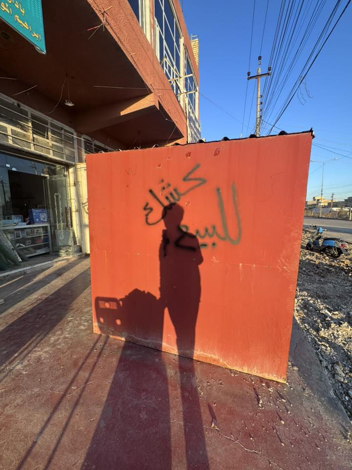 كشك للبيع  عرض ٢م ارتفاع ٢م عمق١م  نضيف يحتاجلة صبغ فقط                      ***********
