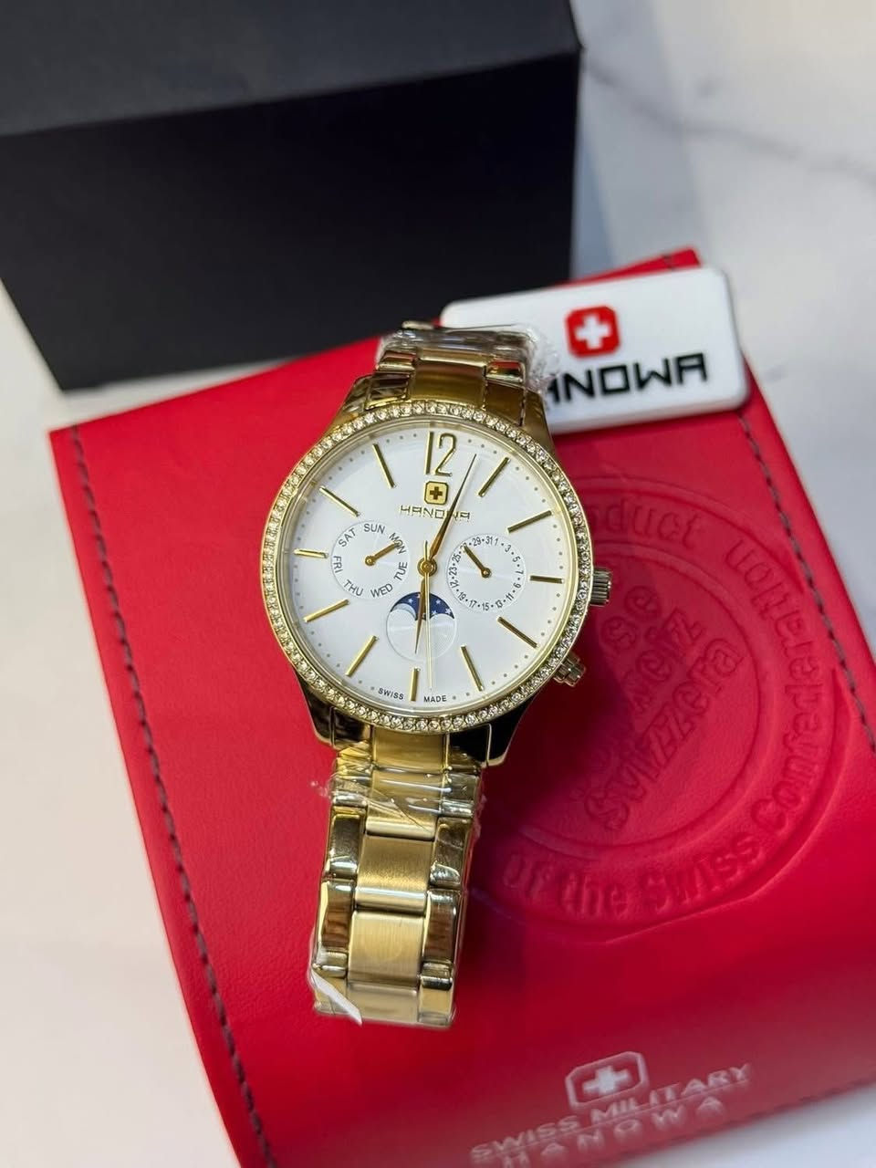 🔹ماركة هانوا HANOWA
🔹نسائية طلاء ذهب 
🔹القطر 38 
🔹الداير شوارفسكي 
🔹توقيت شمسي قمري 
🔹سناتر شغالة 
🔹كامل مرفقات 
🔹السعر 140 الف


**إذا كنت صاحب هذا الإعلان وتريد حذفه لأي سبب، رجاءا أرسل رسالة إلى الدعم الفني**