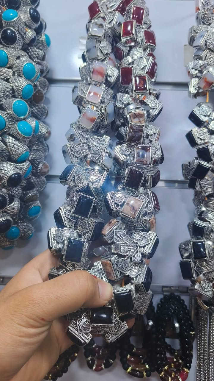 محابس طلاء ثابت سعر ١٠٠ محبس ٦٠ الف لصحاب البيجات لناس على باب الله الفحص أمام المندوب يوجد توصيل لجميع المحافظات رقم الحجز الواتساب ***********
