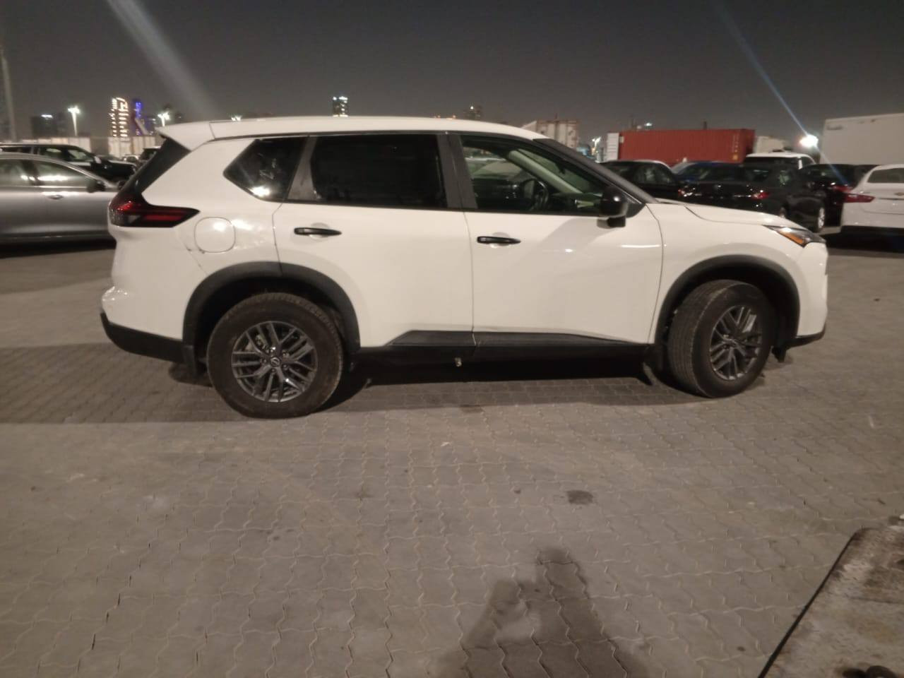 نيسان روج موديل 2024 سيارة جدأ نظيفة ماشيه 19 ميل فقط حادثه باب خلفي وجاملغ شبر  بدون ايرباك بدون دواخل
تحكمات ستيرن  بصمه ابواب تشغيل بصمه كشنات تدفئة تبريد  تشغيل عن بعد وبعد بيه هواي مواصفات سعر السيارة173وبي مجال بسيط للتواصل خاص او الاتصال ع رقم ***********
