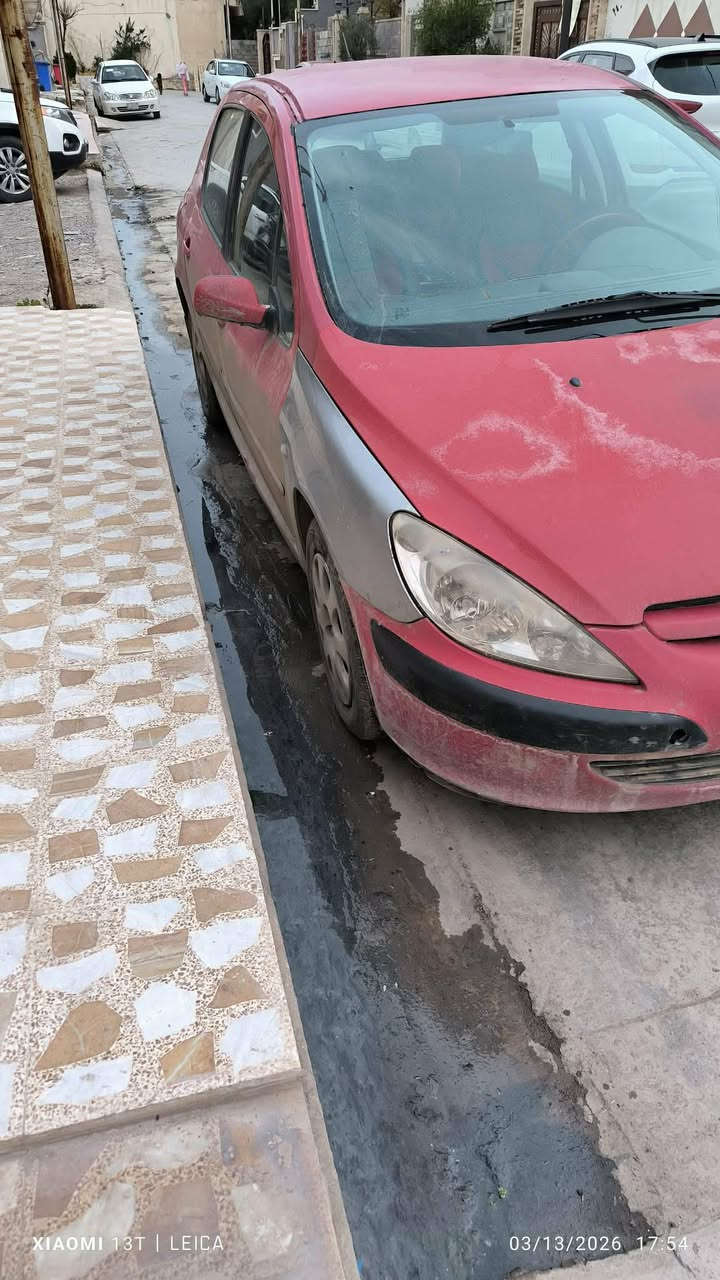 بيجوا موديل ٢٠٠٥ للبيع 
كير ومحرك نضيف 
رقم نينوى الجديد 
كابون بانزين 
صاحبها موجود
بيها صبغ كم قطعة ابيعها عام 
كير توماتيك 
السعر ٤٠ 
***********
