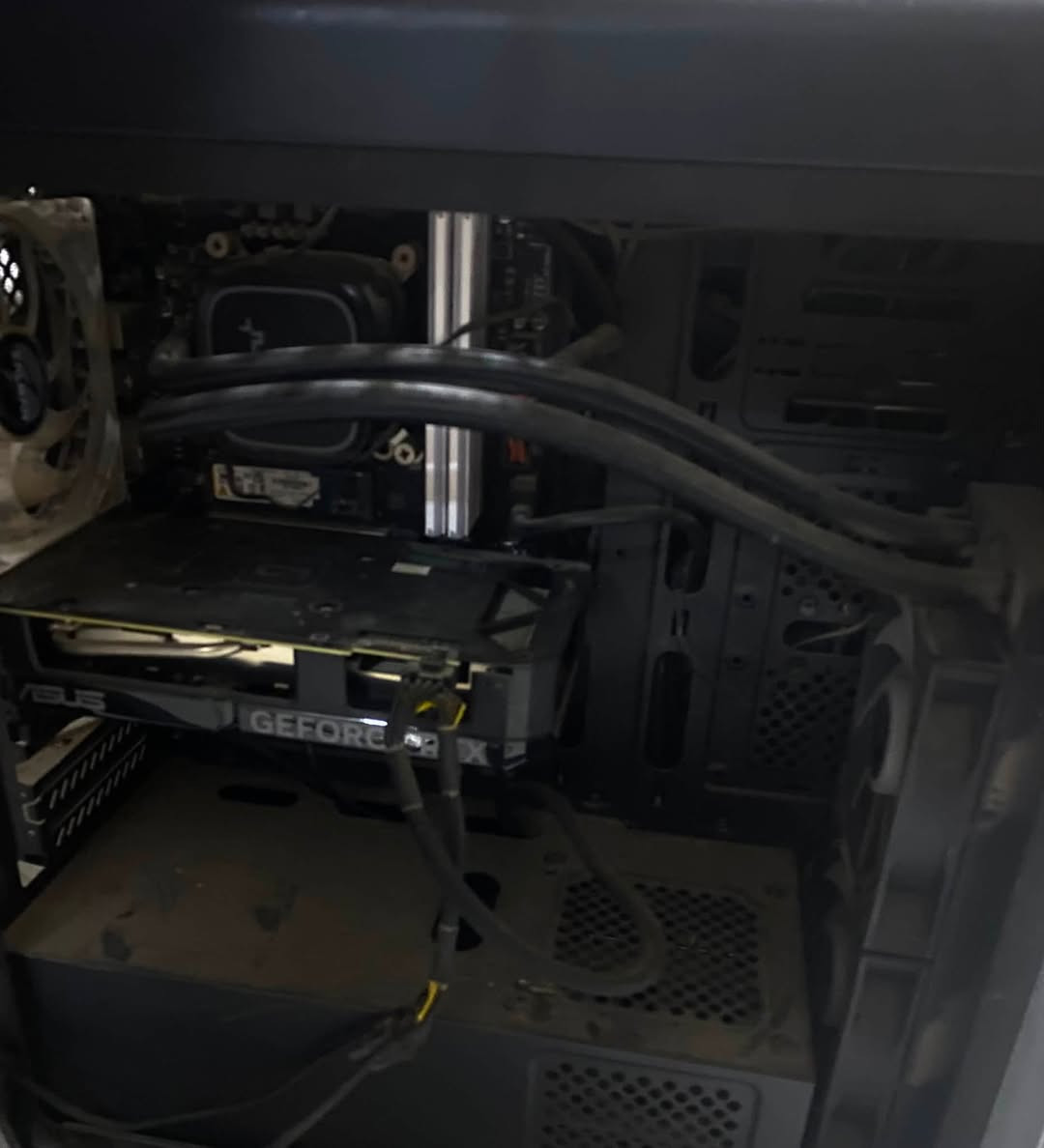 RTX 4070 12GB
i7-12600k
32 GB DDR5
تخزين MD.2 500GB
POWR 700W
تبريد مائي 
شاشة MSI 180hz 1080p 

للتواصل : انستا lq7_4
واتساب : 7886902051
موقع  بغداد مصفى دورة
الحاسبة قفلها 1مليون و500
لان بس الرامات حاليا تنباع ب 500 DDR5


**إذا كنت صاحب هذا الإعلان وتريد حذفه لأي سبب، رجاءا أرسل رسالة إلى الدعم الفني**