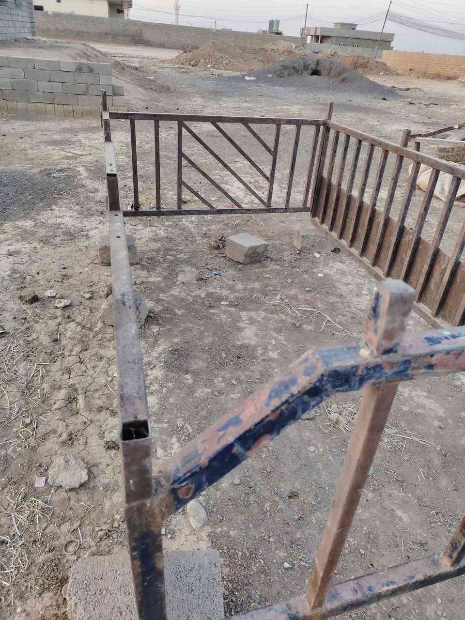 السلام وعليكم يوجد محجل كيه الموقع تل عبطه 
***********
