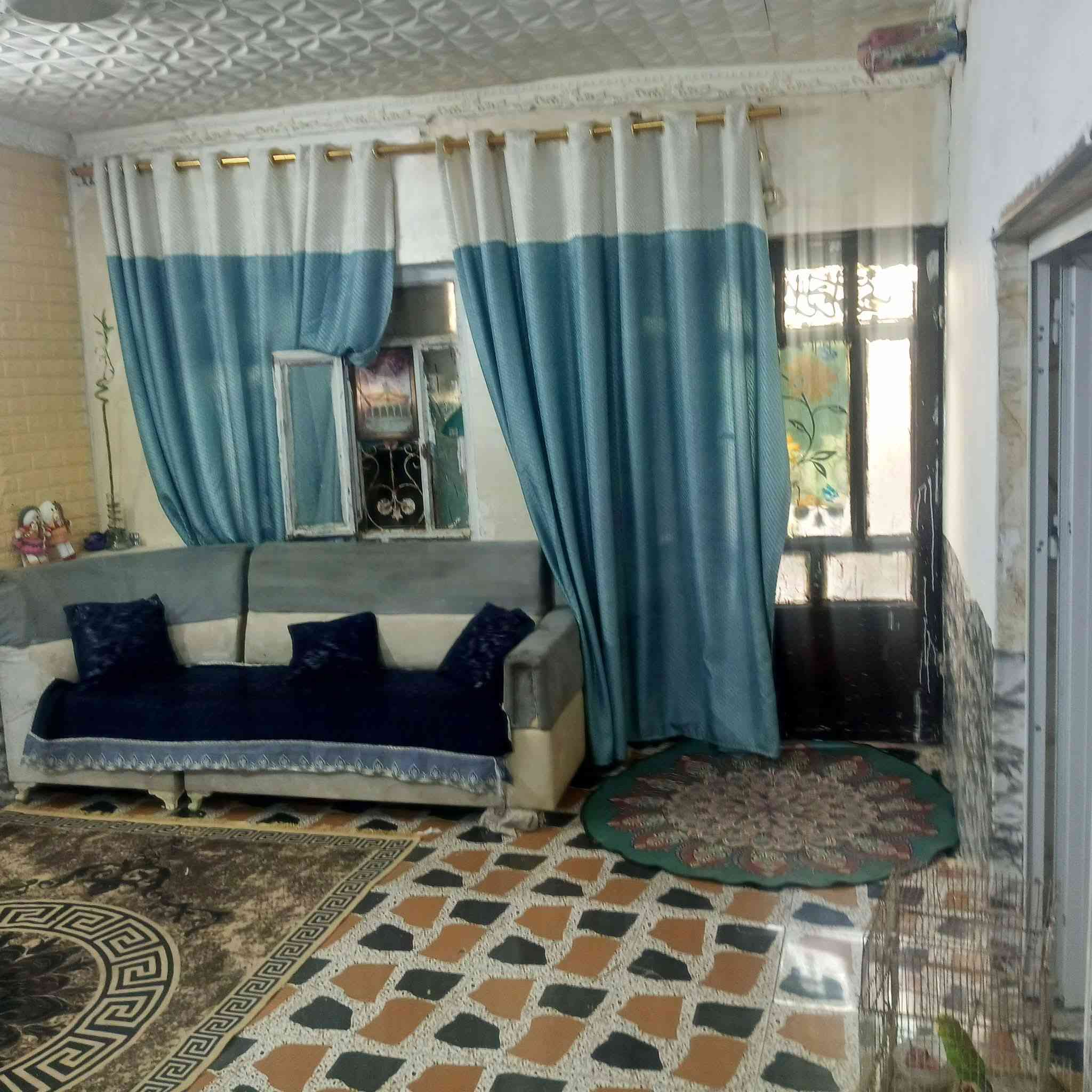 المساحه الكليه 120
الغرفه الاول  4 طول 4 عرض 
الغرفه الثانيه 4طول 4 عرض
 المطبخ  عرض 3 طول 4
الصاله  العرض 5 والطول 4

 الا ستقبال طول 9 العرض 3 
  الممر ضمن المطبخ
 طوله 4والعرض 2 
يحتوي علا صحيات خارجية 

تحويل باسم  المشتري مباشر
يبعد  عن الامام  300 متر تقريبا
اقرب نقطه مدرسه البصره[***********)📞📞
