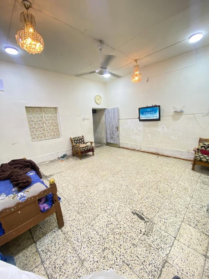 السلام عليكم بيت للبيع في كمب ساره
مساحة 75 بيت ثلاث طوابق 
للستفسار التصال ع هاذه الرقم ‭٠٧٧٤ ٢٢٤ ٠٨٨٥‬
