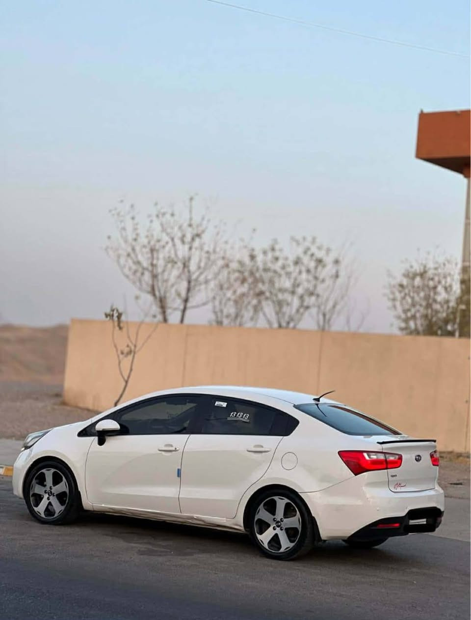 کیا ریو، سەیارەکی جوان و پاک ماڵی دۆست سۆنەرەکەی دانراوە، 160هەزار km ڕۆشتووە، گێڕ و مەکینە و عەتەڵات بەشەرت تەحویل بەشەرت، سعری 110 و مەجالێکی برایانە.
*********** ، ڕەحمەت لێبێ مشتەری نی سەرمان مەئێشێنە. كالار, السليمانية
