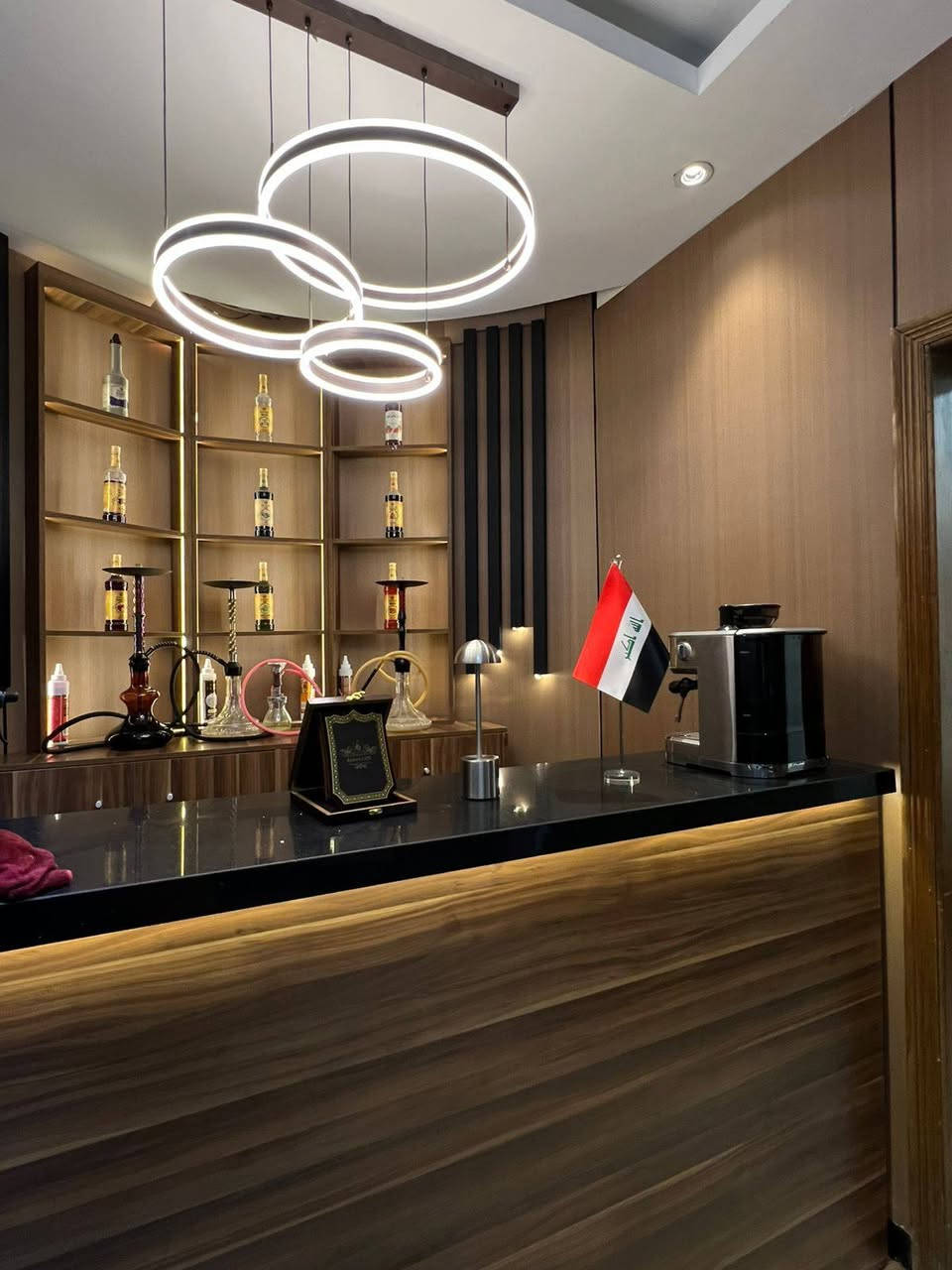 للايجار دار تجاري حديث في بغداد _ المنصور  يحتوي على ست غرف نوم وحولي عدد ٢ وحمامات ٤ ومطبخ وكراج وحديقة 
مكتب اليوسف للعقار في المنصور 
***********
***********
ملاحظة / الدار يؤجر فارغ بدون اثاث
