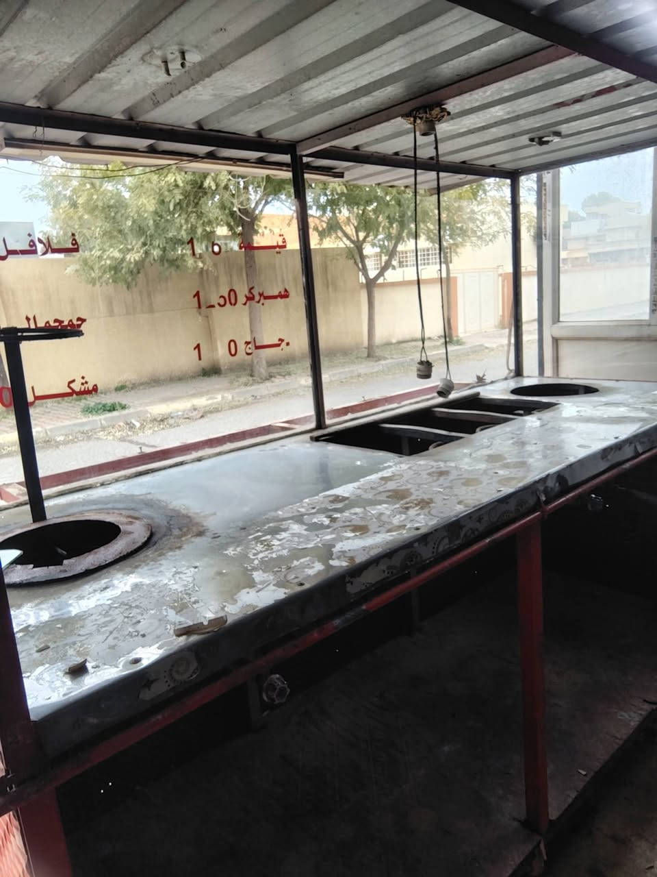 عربانة لفات للبيع نضيف وطباخ داخلي مكان فلافل و 4 عيون اضافيه للاستفسار اتصل 
***********
