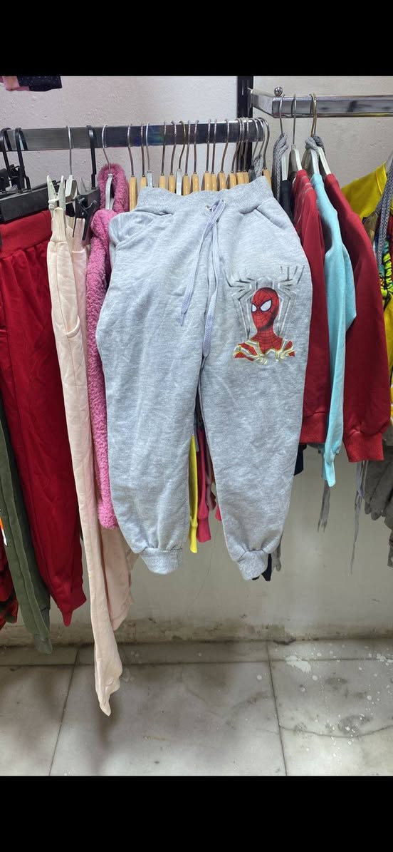 سلام عليكم مالبس اطفال من عمر سنه لحد15 سنه ابيع شلع *********** مكاني بغداد
