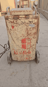 اخوان سلام عليكم شاحن بطاريات صنع ياباني شغاله تشحن ٦ فولت و١٢ فولت و٢٤ فولت سعر ٣٠٠  الاتصال ***********
