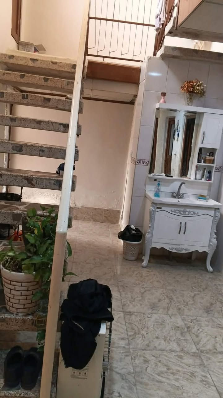 📍العنوان حي رمضان فرع كاشي سيوان 
🏠بيت للبيع مساحته 160متر طابو صرف 
🛑محتويات البيت  طابقين طابق الاول هول استقبال منام مطبخ حمام توليت.  طابق ثاني غرفتين نوم ويه توليت
🛑الواجهه يحتاج صبغ فقط و تستقطع من السعر🛑
💸السعر 90  و بيها مجال 
📞***********
🛑مكلف بالنشر🛑
